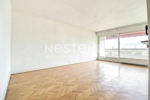 Appartement Courbevoie 3 pièces 70 m2 vue Paris et Tour Eiffel bonne exposition balcons étage élevé traversant proche commodités écoles transports