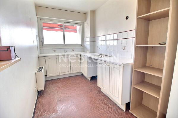 Appartement Courbevoie 3 pièces 70 m2 vue Paris et Tour Eiffel bonne exposition balcons étage élevé traversant proche commodités écoles transports