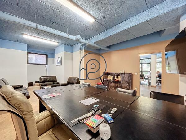 VIEUX LILLE – Local professionnel 370 m² avec vitrines et parkings | Opportunité rare