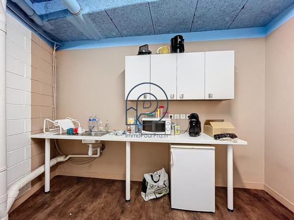 VIEUX LILLE – Local professionnel 370 m² avec vitrines et parkings | Opportunité rare
