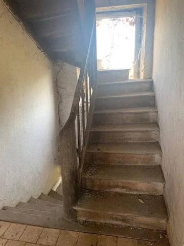 Maison à rénover avec dépendance + bois