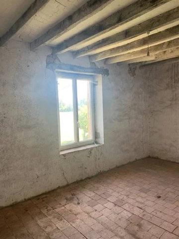 Maison à rénover avec dépendance + bois