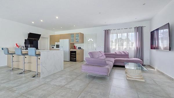 Villa plain pied récente avec piscine à vendre 4 pièces SAINT FRANCOIS (971)