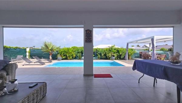 Villa plain pied récente avec piscine à vendre 4 pièces SAINT FRANCOIS (971)