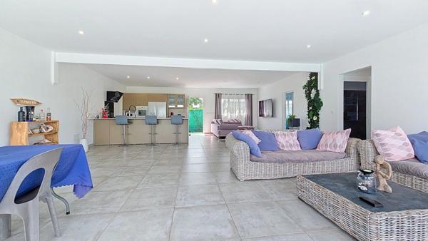 Villa plain pied récente avec piscine à vendre 4 pièces SAINT FRANCOIS (971)