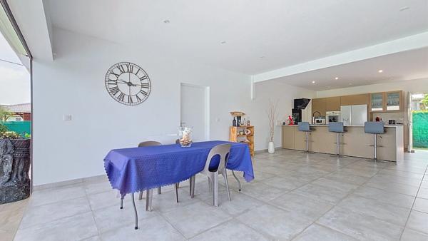 Villa plain pied récente avec piscine à vendre 4 pièces SAINT FRANCOIS (971)