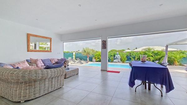 Villa plain pied récente avec piscine à vendre 4 pièces SAINT FRANCOIS (971)