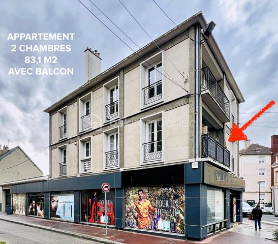 Votre agent Laurène Vimard vous présente ce BEL APPARTEMENT T3 avec BALCON et GARAGE de 83,10m2 situé dans une copropriété bénévole.
Idéal investissement locatif.
>>> Le bien est vendu LOUE !! 

***Ses ATOUTS : 
Spacieux 
Disposant d'un balcon
Emplacement n°1 en hyper centre

*** DESCRIPTION DE CE BIEN
Entrée, cuisine, cellier, séjour avec balcon, 2 chambres, salle de douches et wc indépendant.
L'appartement est vendu avec un garage fermé.

*** INFO FINANCIERE: 
Loyer annuel : 7.980€.
Foncier : 1.290€.

*** COTE TECHNIQUE : 
Chauffage au gaz de ville. 
Compteur individuel en eau, électricité et gaz.

*** INFO COPROPRIETE :
Charges mensuelles : environ 23€ mensuel.
Pas de procédure en cours.

A VOIR ABSOLUMENT !!

Avis de votre agent : "Ici, un investissement sur et déjà rentable ! Des locataires stables sont déjà en place.»