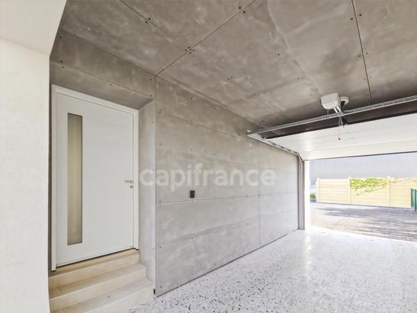 Appartement entièrement rénové avec terrasse et parking