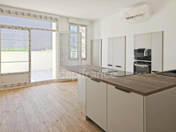 Appartement entièrement rénové avec terrasse et parking