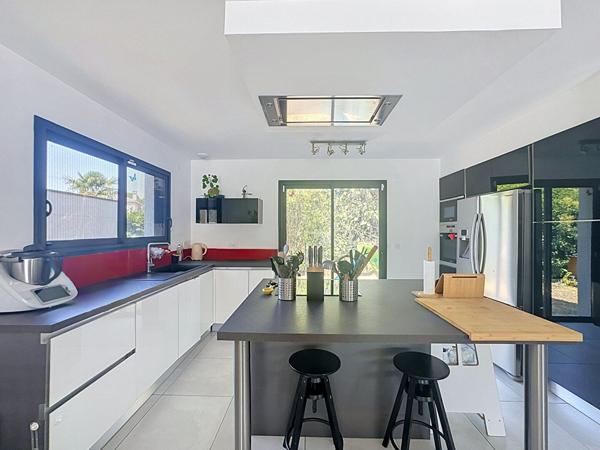 TOURNEFEUILLE - Maison contemporaine meublée 5 pièces de 138 m² avec piscine et garage