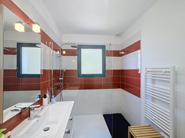 TOURNEFEUILLE - Maison contemporaine meublée 5 pièces de 138 m² avec piscine et garage