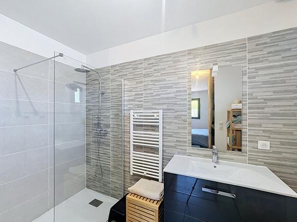 TOURNEFEUILLE - Maison contemporaine meublée 5 pièces de 138 m² avec piscine et garage