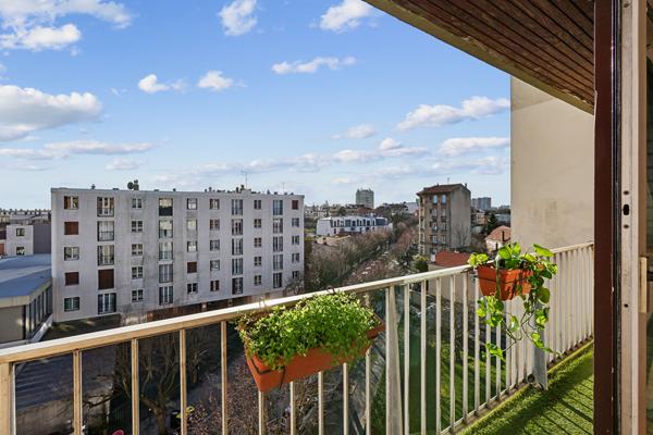 CARNOT 2 min du métro 3 pièces lumineux avec balcon, sans vis-à-vis