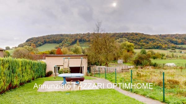 EXCLUSIVITÉ – Maison en pierre entièrement rénovée avec jardin, garage et suite parentale, à Brandeville (Meuse, 55150), proche des frontières belge et luxembourgeoise.