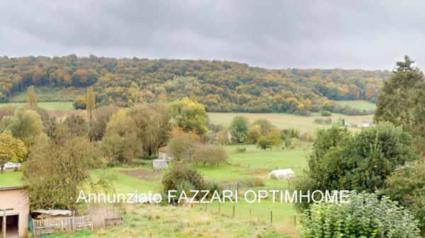 EXCLUSIVITÉ – Maison en pierre entièrement rénovée avec jardin, garage et suite parentale, à Brandeville (Meuse, 55150), proche des frontières belge et luxembourgeoise.