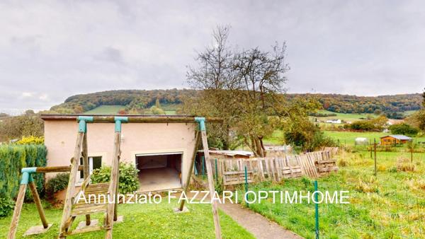 EXCLUSIVITÉ – Maison en pierre entièrement rénovée avec jardin, garage et suite parentale, à Brandeville (Meuse, 55150), proche des frontières belge et luxembourgeoise.