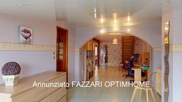 EXCLUSIVITÉ – Maison en pierre entièrement rénovée avec jardin, garage et suite parentale, à Brandeville (Meuse, 55150), proche des frontières belge et luxembourgeoise.