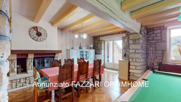 EXCLUSIVITÉ – Maison en pierre entièrement rénovée avec jardin, garage et suite parentale, à Brandeville (Meuse, 55150), proche des frontières belge et luxembourgeoise.