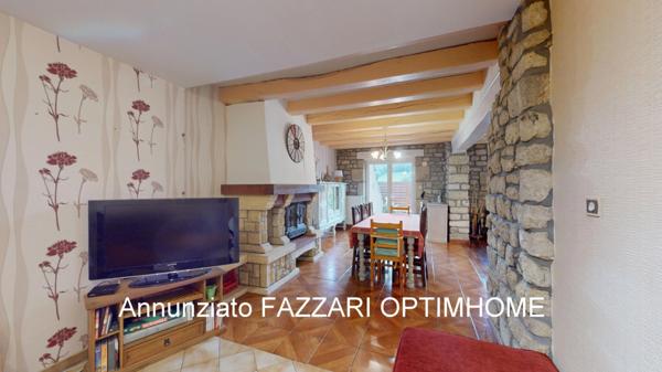 EXCLUSIVITÉ – Maison en pierre entièrement rénovée avec jardin, garage et suite parentale, à Brandeville (Meuse, 55150), proche des frontières belge et luxembourgeoise.