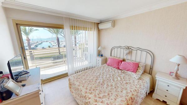 SAINT-RAPHAËL - SANTA LUCIA - APPARTEMENT 3 PIÈCES  71.47 m2 AVEC VUE MER ET PORT