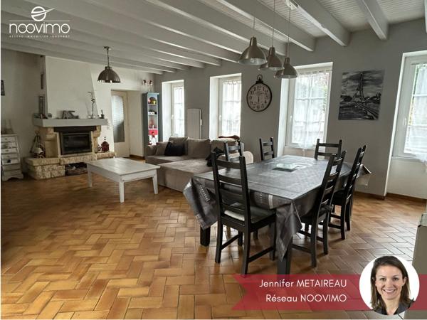 Au coeur du bourg, maison en pierre 3 chambres + espace bureau/lingerie avec dépendance et carport