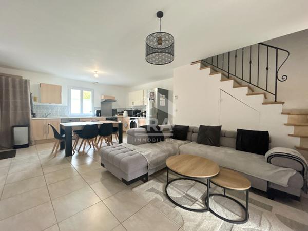 A VENDRE PERTUIS 84120 APPARTEMENT DUPLEX LOUE TYPE 3 PIECES D'ENVIRON 65M² AVEC JARDIN ET STATIONNEMENTS