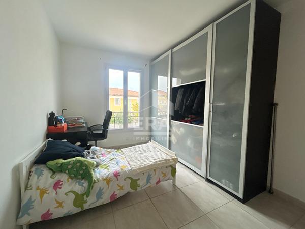 A VENDRE PERTUIS 84120 APPARTEMENT DUPLEX LOUE TYPE 3 PIECES D'ENVIRON 65M² AVEC JARDIN ET STATIONNEMENTS