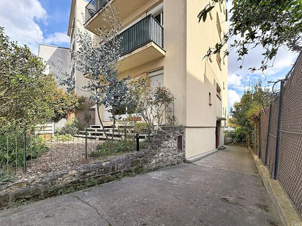 SURESNES/ Maréchal de Lattre de Tassigny - Vue Paris - Appartement Studio 36m² - 1 Cave - 1 BOX