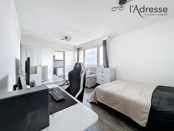SURESNES/ Maréchal de Lattre de Tassigny - Vue Paris - Appartement Studio 36m² - 1 Cave - 1 BOX