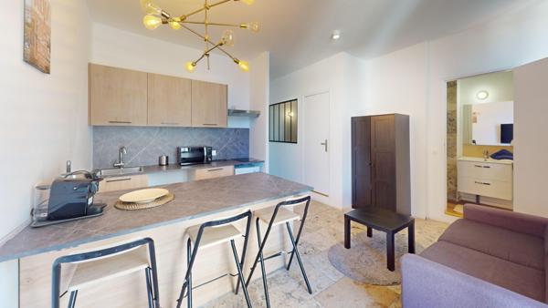 Marseille (13001) Opportunité rare : deux T2 rénovés dans une petite copropriété calme en face de la gare Saint-Charles