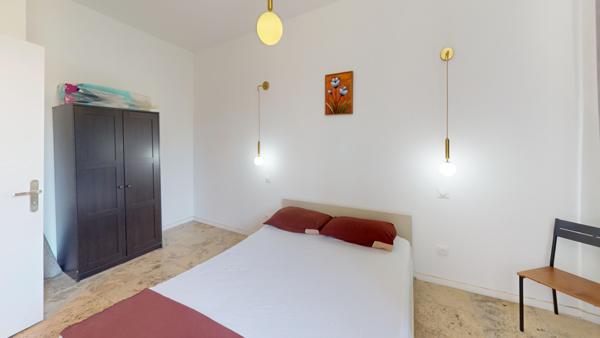 Marseille (13001) Opportunité rare : deux T2 rénovés dans une petite copropriété calme en face de la gare Saint-Charles