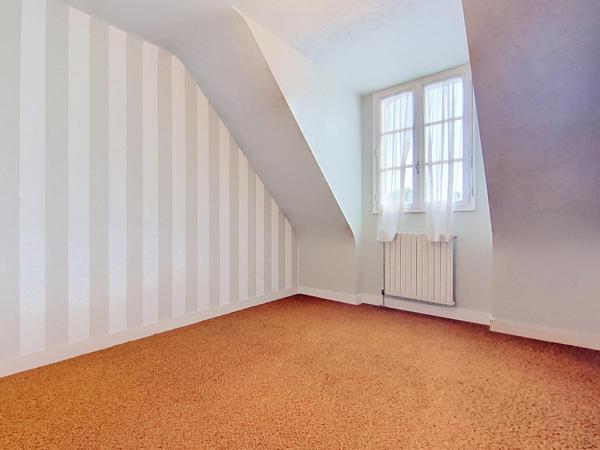 beaux volumes ;sous sol; proche Vannes;Néo bretonne