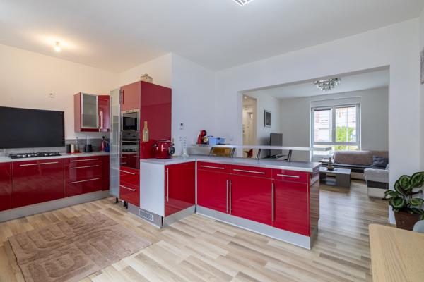 Maison F4 avec terrasses, sous-sol, garage et jardin