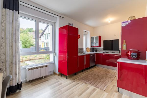 Maison F4 avec terrasses, sous-sol, garage et jardin