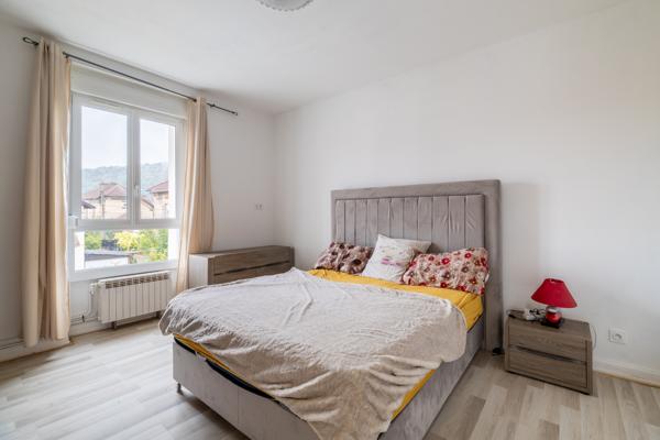 Maison F4 avec terrasses, sous-sol, garage et jardin