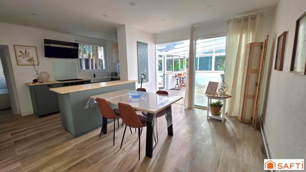 Maison T6 de 139m² entièrement rénovée, peu énergivore, DPE C, jardin et garage.