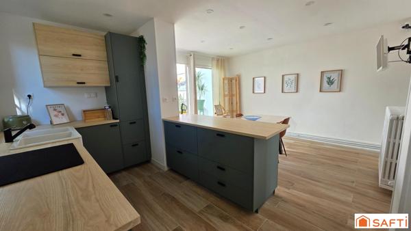 Maison T6 de 139m² entièrement rénovée, peu énergivore, DPE C, jardin et garage.