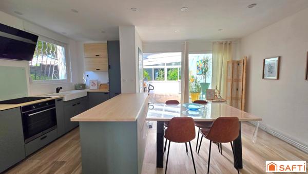 Maison T6 de 139m² entièrement rénovée, peu énergivore, DPE C, jardin et garage.