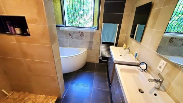 Grande maison au calme, bout d'impasse, grand terrain !