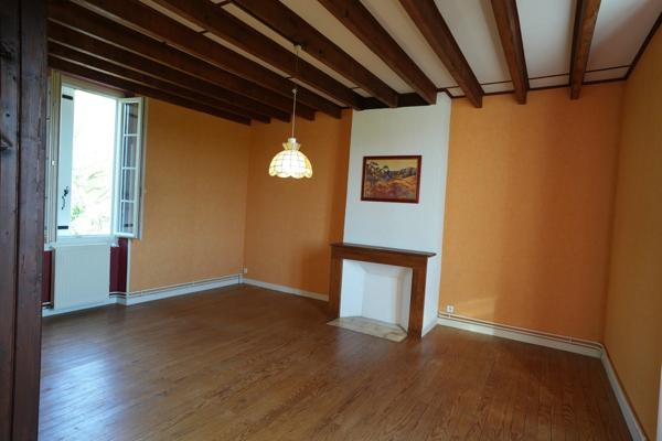 Maison de maître 10 pièces , dépendance 140m² , piscine 1h de Bordeaux, 3h de Paris
