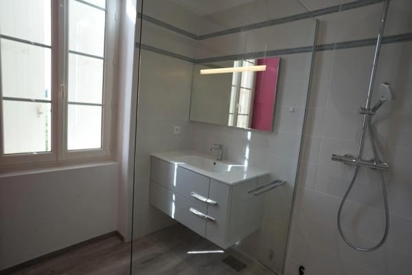 Maison de maître 10 pièces , dépendance 140m² , piscine 1h de Bordeaux, 3h de Paris