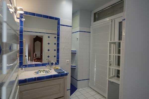 Maison de maître 10 pièces , dépendance 140m² , piscine 1h de Bordeaux, 3h de Paris