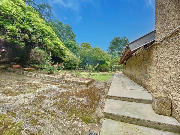 A vendre Maison de village 5 pièces de 134m2, à Ornezan, avec dépendance sur un jardin arboré de