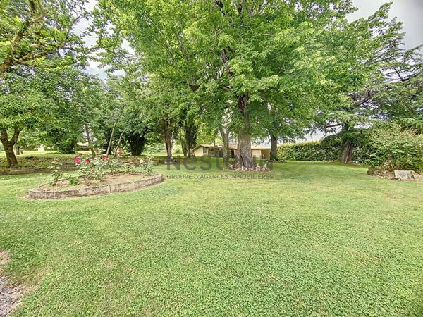 A vendre Maison de village 5 pièces de 134m2, à Ornezan, avec dépendance sur un jardin arboré de