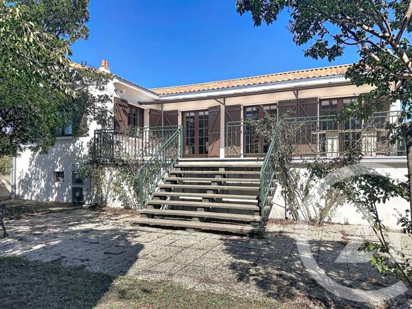 Maison à vendre  4 pièces - 124 m 2   LUCON  - 85