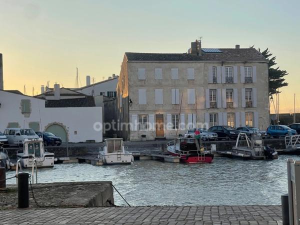 Immeuble Murs et fonds avec restaurant vendu avec appartement 5 pièces à St Martin de RéSAINT MARTIN DE RE (17)