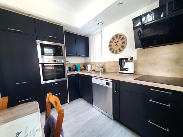 Maison traditionnelle de 127 m² sur sous sol avec garage  .