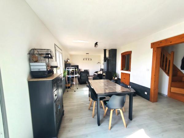 Maison traditionnelle de 127 m² sur sous sol avec garage  .