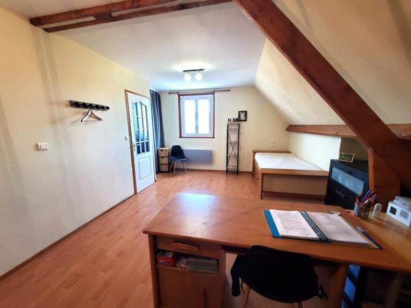 Maison traditionnelle de 127 m² sur sous sol avec garage  .
